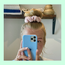 Load image into Gallery viewer, Nybegynder Scrunchie
